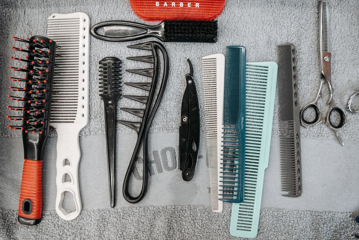 Wig detangling brush