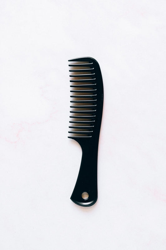 Wide tooth detangling comb